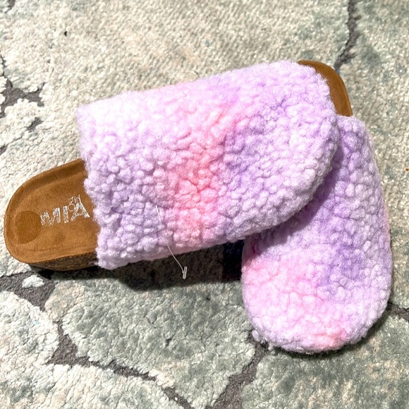 Mia fuzzy girl clogs - Picture 2 of 3